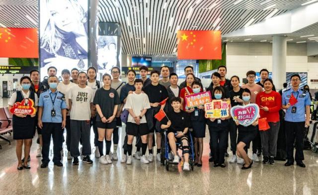 B体育中国官网-女篮凯旋回国 杨力维坐轮椅！韩旭将战大运会