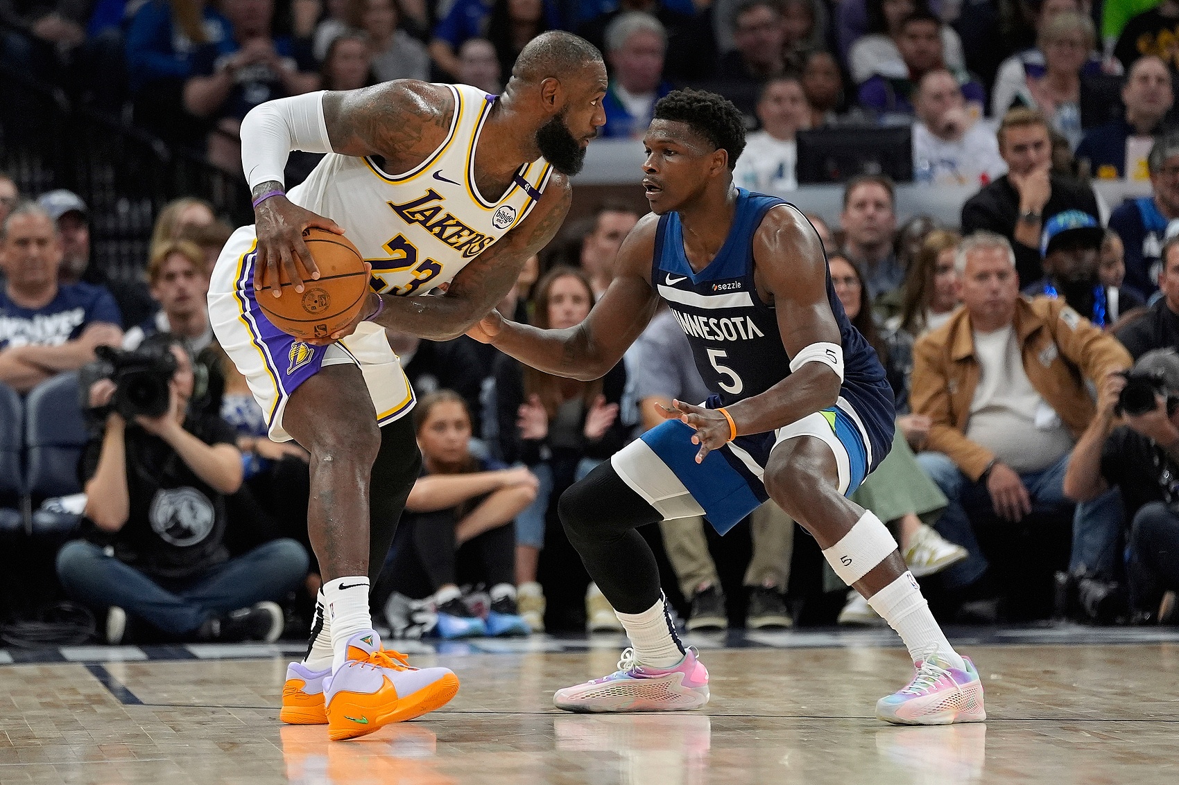 B体育首页-一锅粥！火箭湖人太阳森林狼仅0.5胜场差 西部4-7输1场就进附加赛