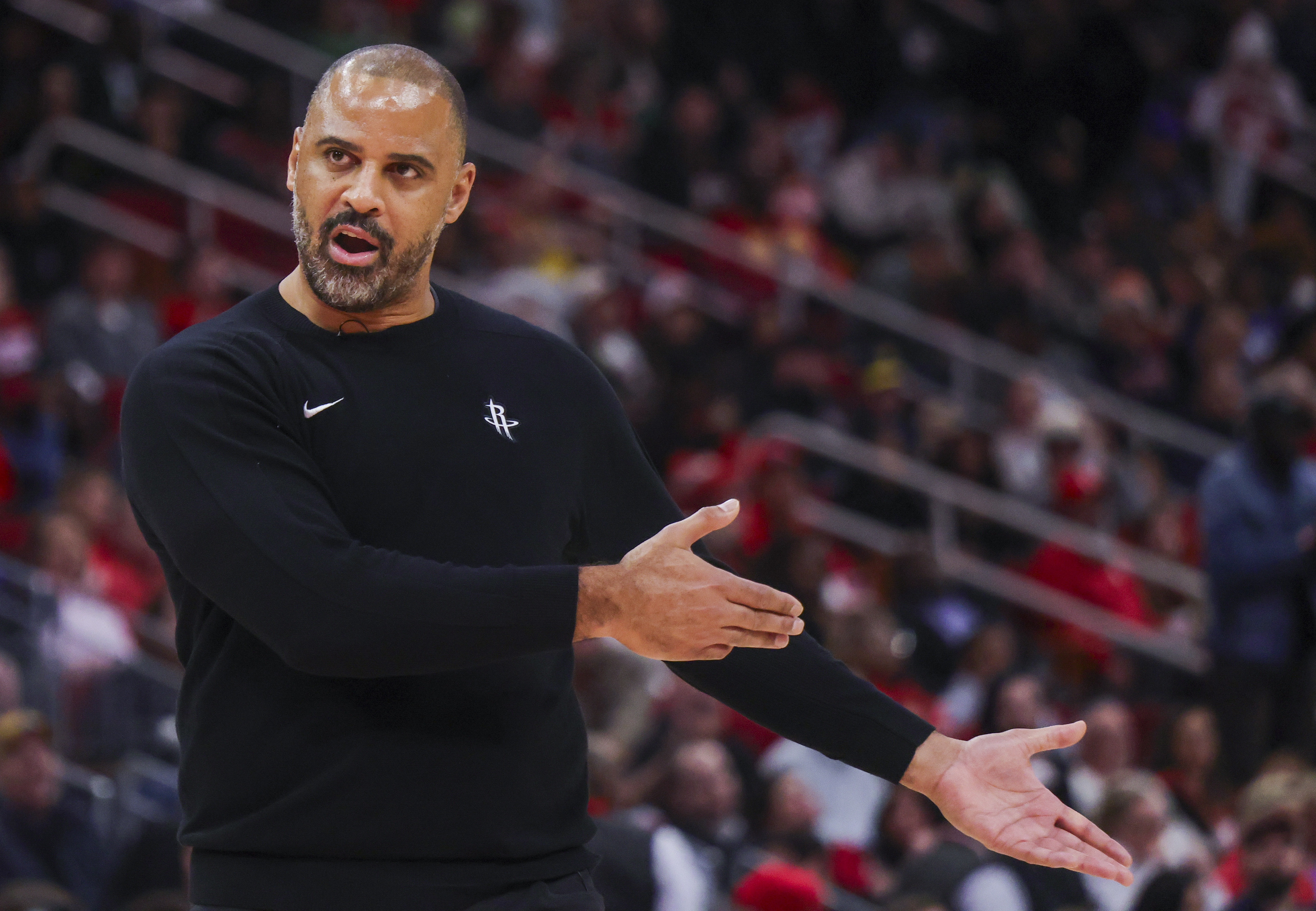 火媒：乌度卡在进攻端一窍不通 但火箭管理层很喜欢他 他饭碗很稳