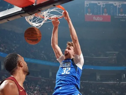 B体育-19岁84天!弗拉格单场至少25+10+5,历史第2年轻&仅次詹姆斯