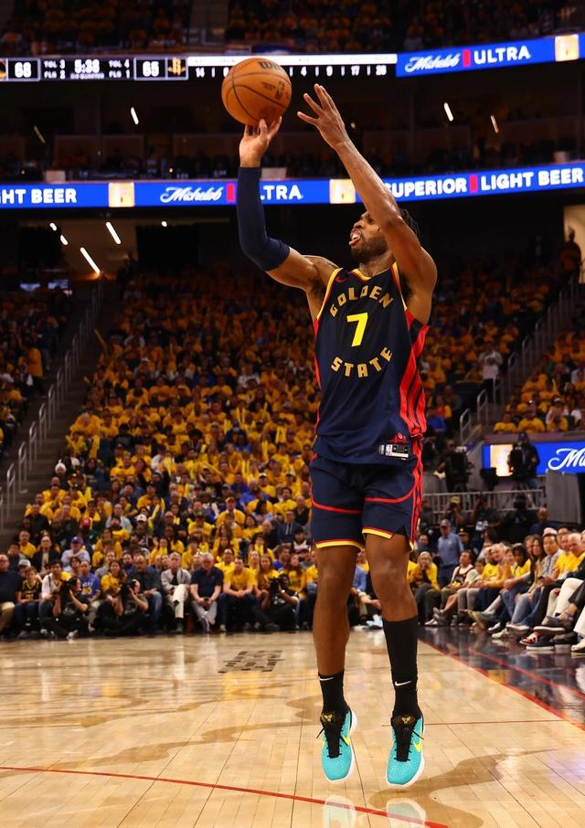 B体育体育报道-“汤神替身”成弃子？拿手好戏实则是双刃剑 老鹰重建不养闲人|希尔德|勇士|克雷·汤普森|三分球|亚特兰大老鹰队_新浪体育_新浪新闻