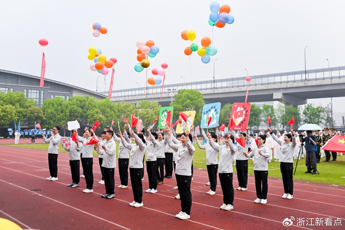B体育官方首页-时隔23年再启盛会！戴村镇第二届全民运动会盛大开幕|登山|健身|村BA|杭州市萧山区|杭州市_新浪体育_新浪新闻