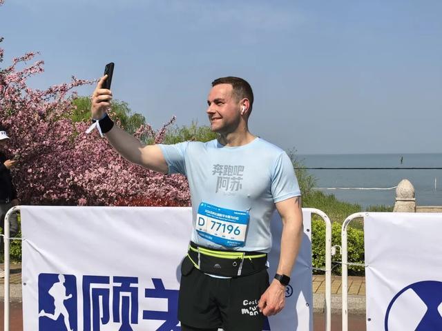 B体育体育报道-五千跑者集结，2026苏州太湖数字半程马拉松开跑
