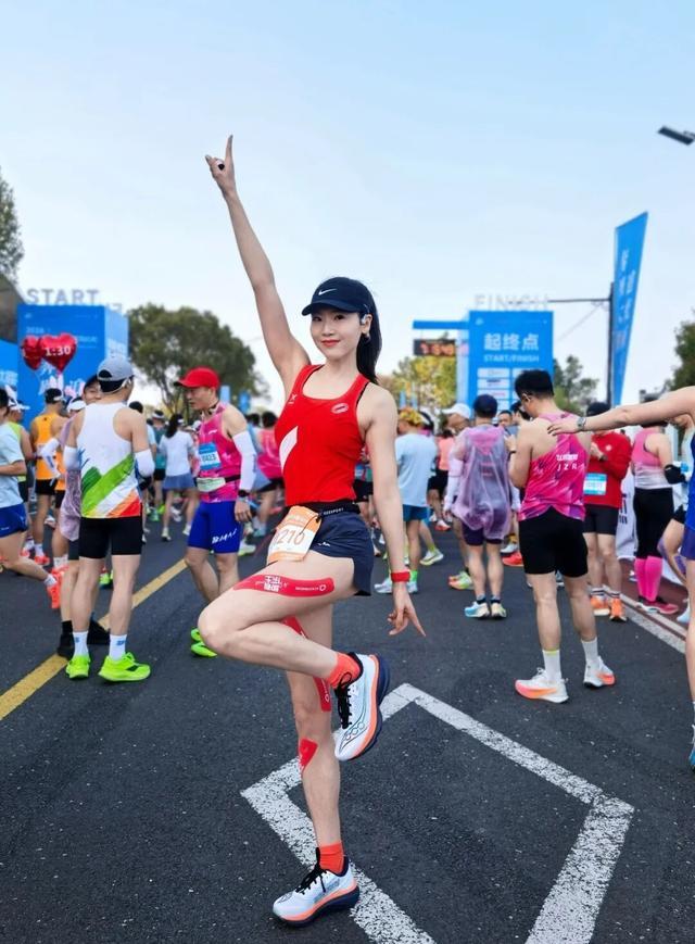 B体育体育报道-五千跑者集结，2026苏州太湖数字半程马拉松开跑
