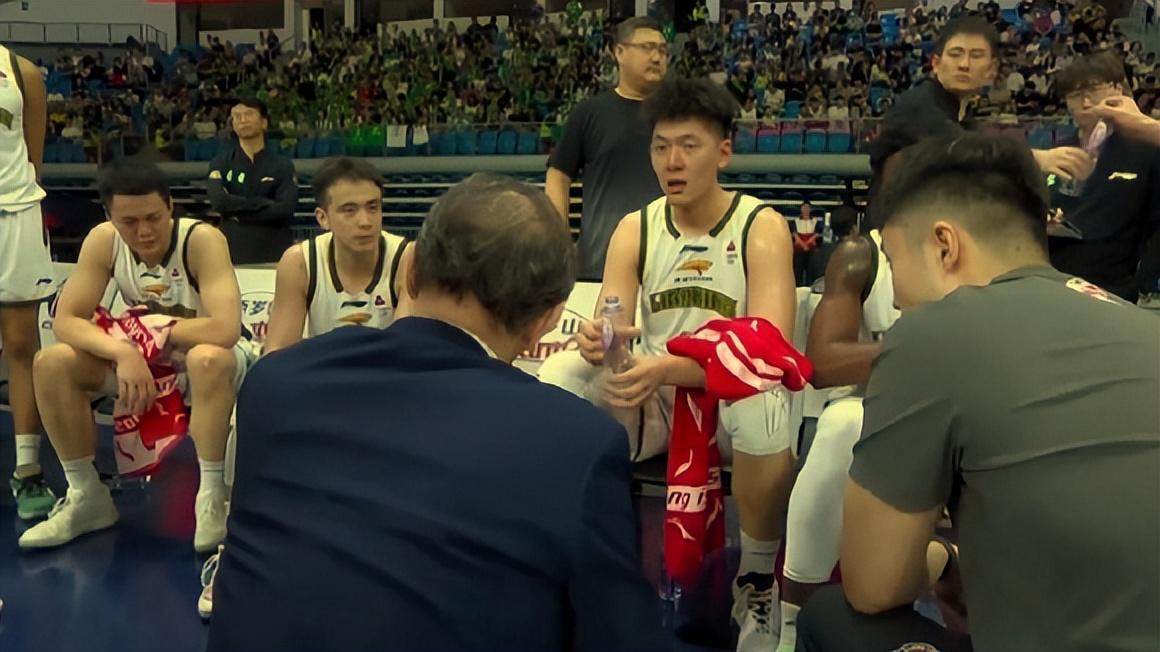 B体育体育报道-赵继伟4+2！莱迪2分，莫兰德12+6，哈维7+3，辽篮领先青岛队4分