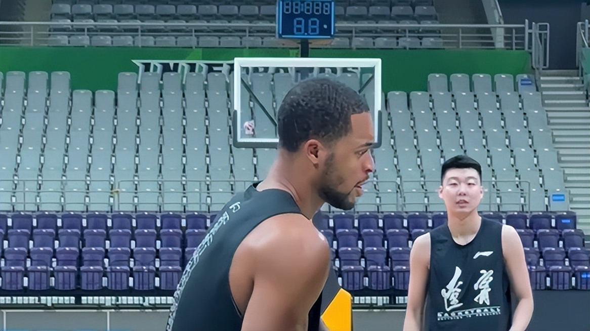 B体育体育报道-赵继伟4+2！莱迪2分，莫兰德12+6，哈维7+3，辽篮领先青岛队4分