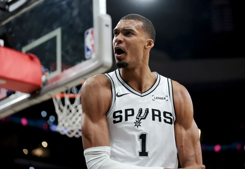 B体育首页-NBA官宣最佳阵容:亚历山大约基奇全票一阵 杜兰特小卡进二阵